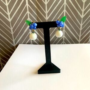 milk glass vintage screw backs